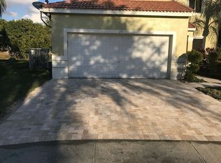 670 Lone Pine Ln, Fort Lauderdale, FL 33327