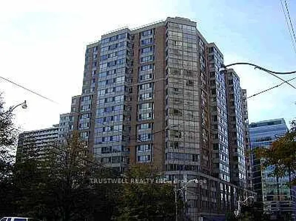 717 Bay St #1001, Toronto, ON M5G 2J9