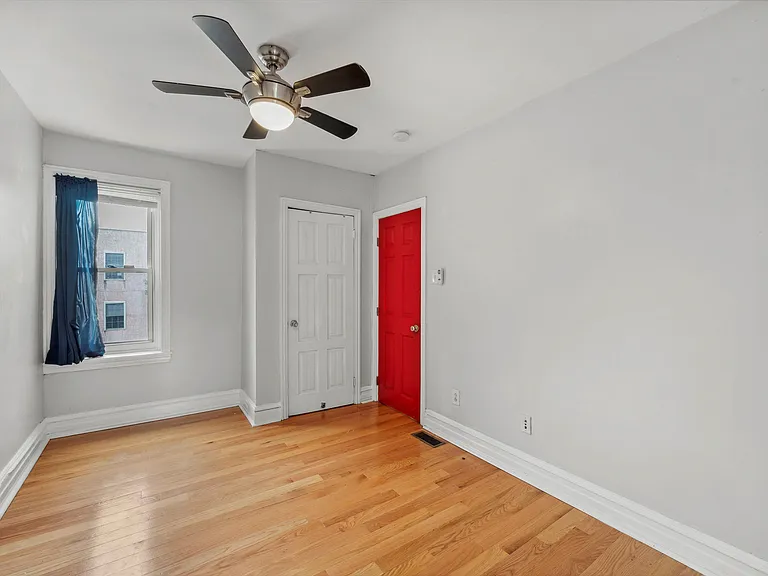 1730 Monument St — Photo 23