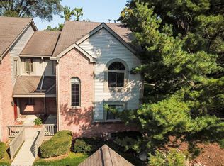 900 Ridge Ct, Brighton, MI 48116