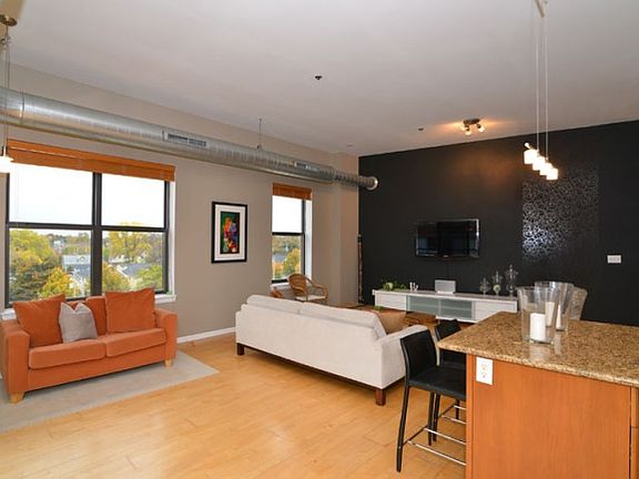4th image of 1924 N Hubbard St APT 501
