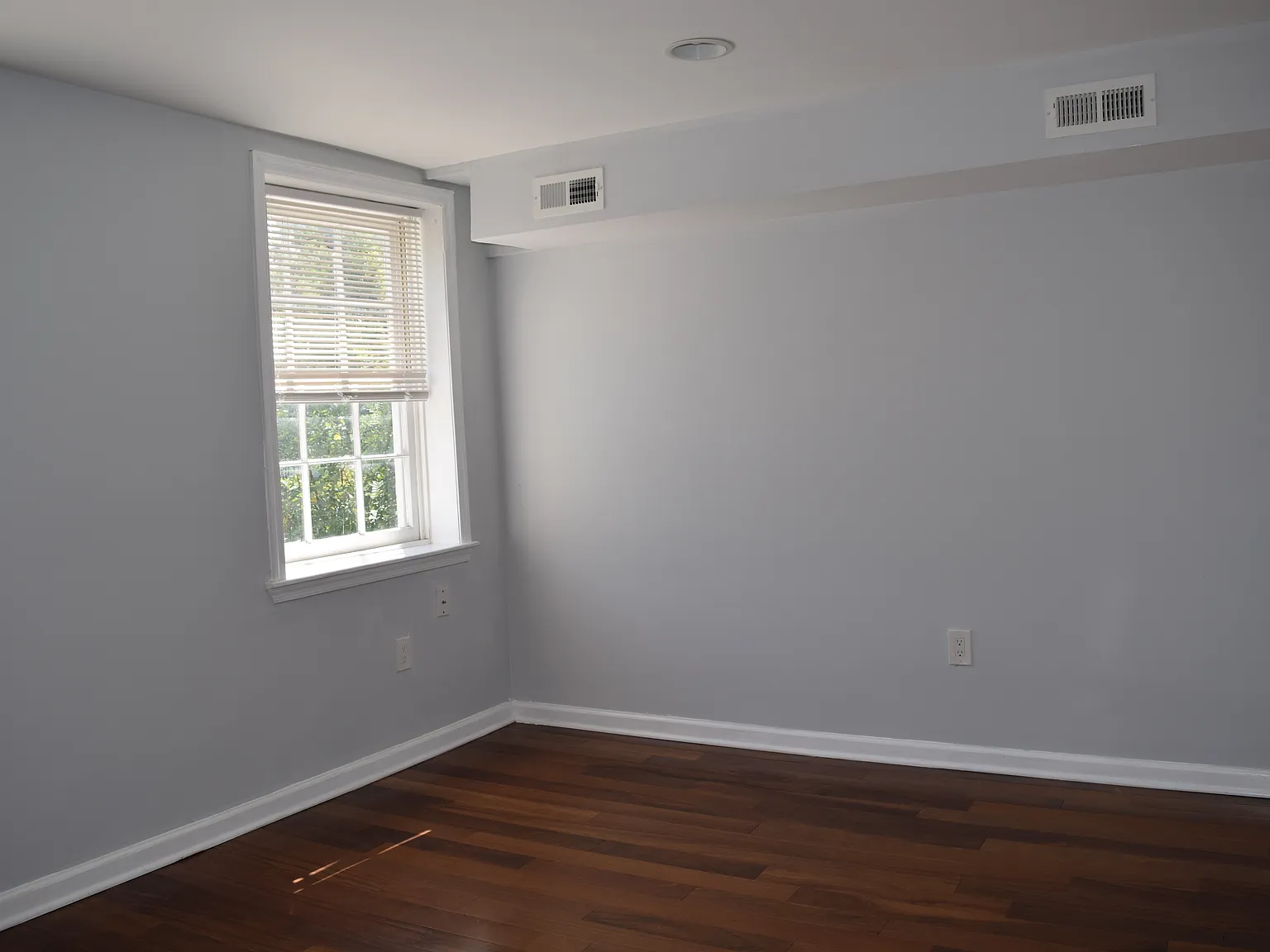2 bed, 900 sqft, $1,360 — Photo 3
