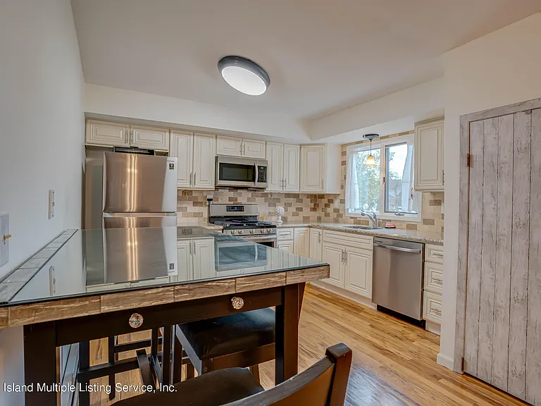 307 S Railroad St — Photo 5