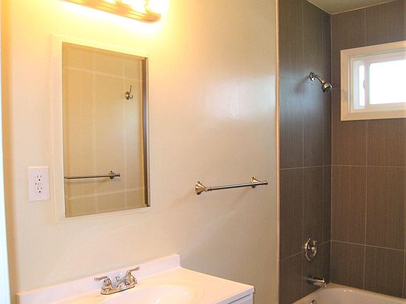 5th image of 14123 Delano St #4