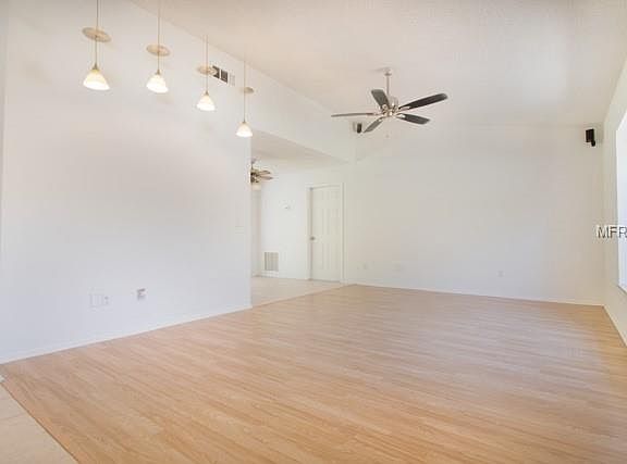 5th image of 951 Mentmore Cir