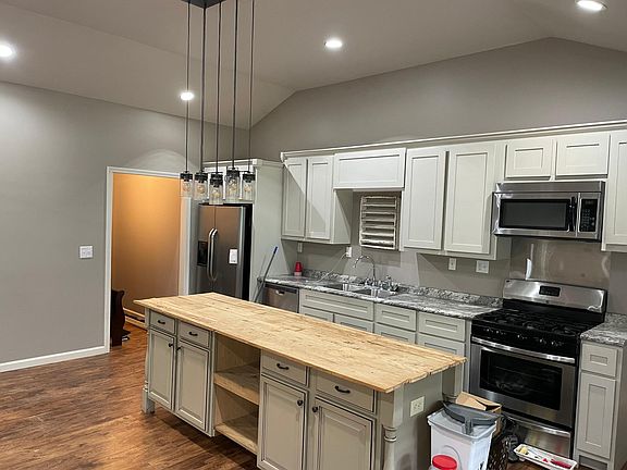 4th image of 839 Cedar Hill Dr