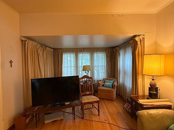 3rd image of 1181 S Harvey Ave