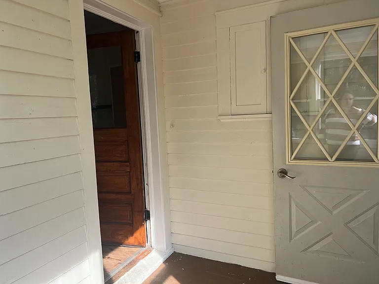 1221 Summit St — Photo 11