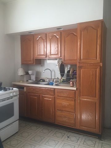 2nd image of 2511 N Francisco Ave