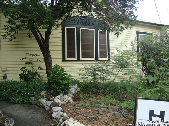 2nd image of 211 E Mistletoe Ave