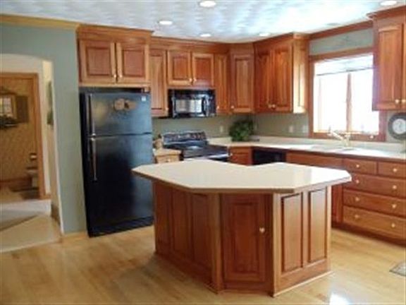 2nd image of 712 Willow Ln
