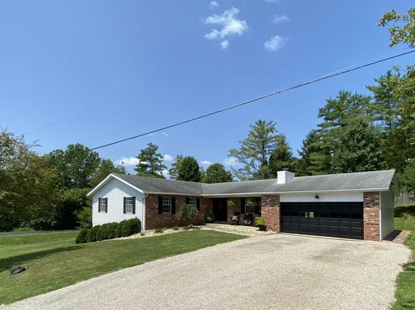 6 Ball Dr, Athens, OH 45701