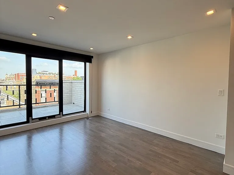 719 N Elizabeth St #3N — Photo 17