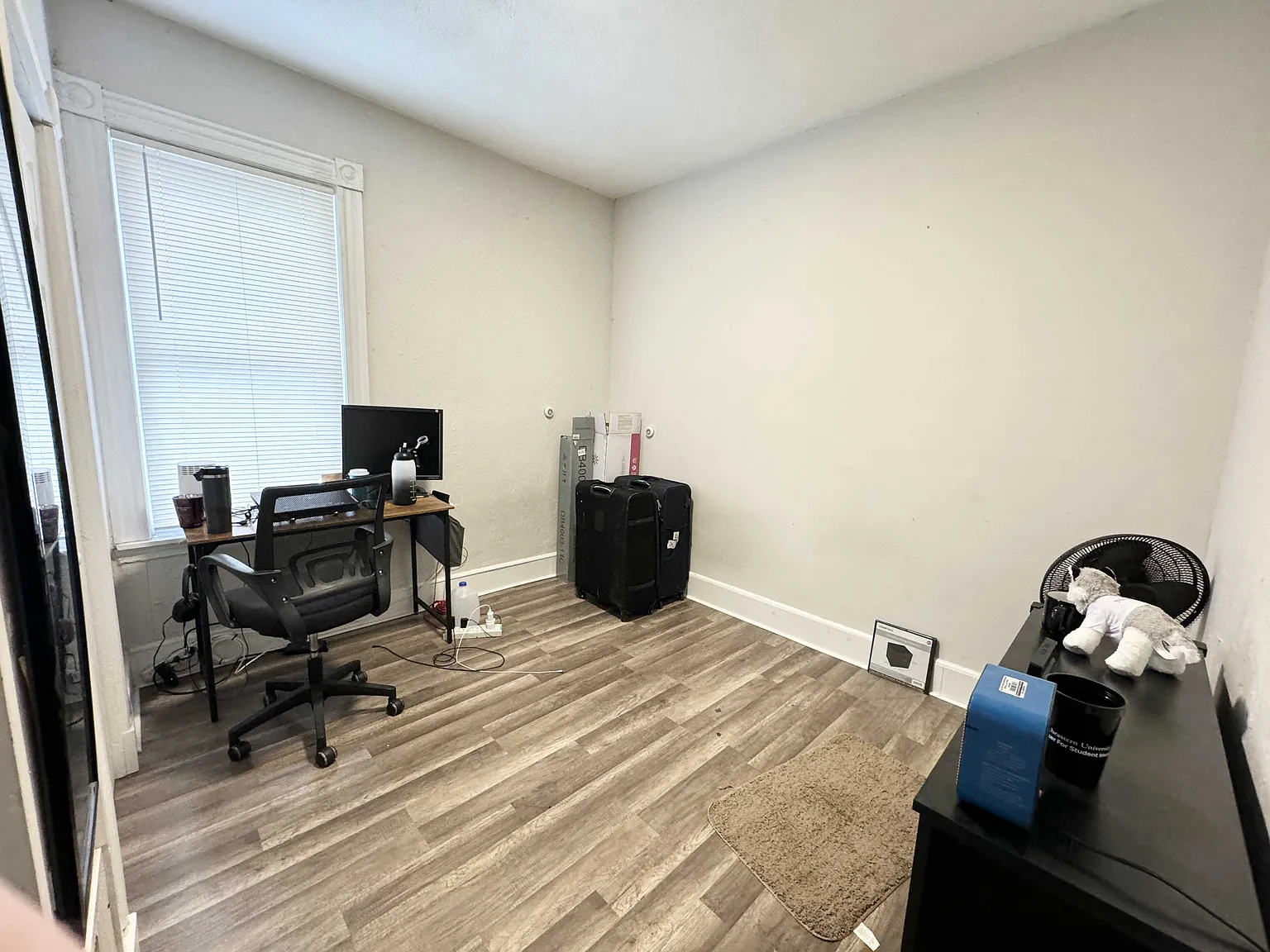 4 bed, $4,000 — Photo 2