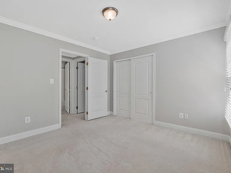 5834 Seven Pines Ct — Photo 36
