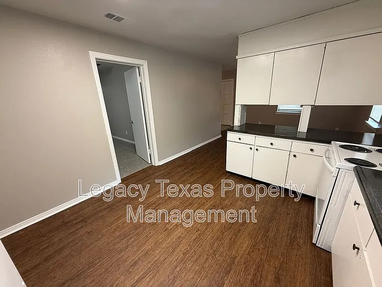 101 Pine St — Photo 3