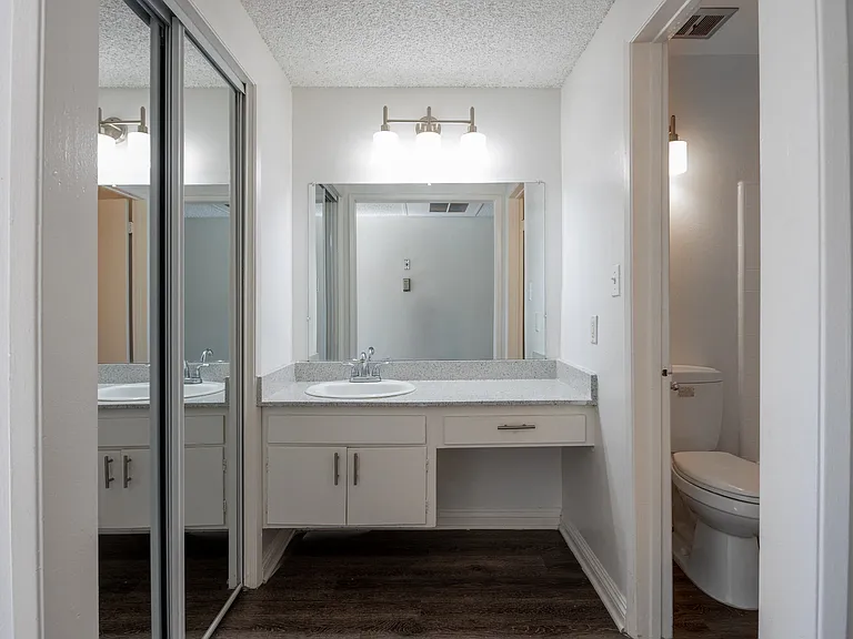 Park Manor Apartments — Photo 17