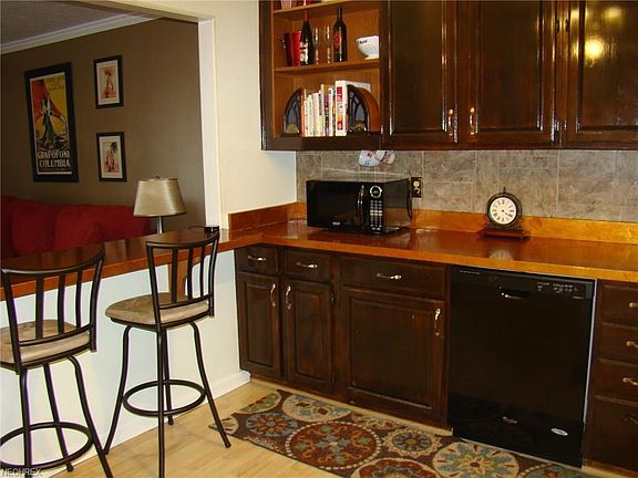 4th image of 1412 Colony Dr