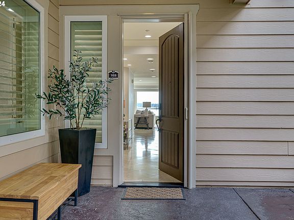 2nd image of 5905 SE Columbia Way Unit 103
