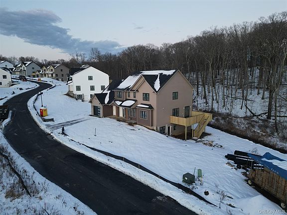 3rd image of 40 Southfield Falls