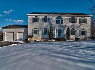 324 Leach Hill Rd, Clarks Summit, PA 18411