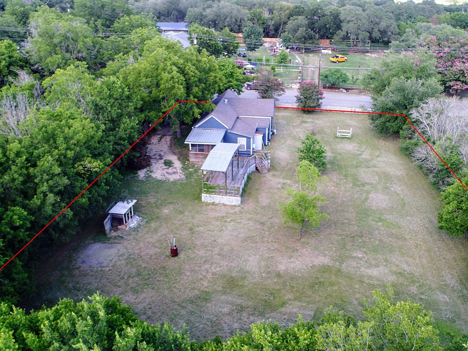 2nd image of 819 N Blanco
