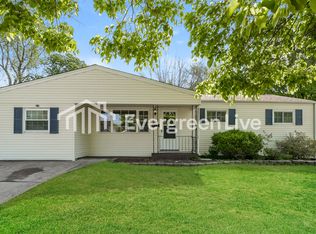 1100 S Waterford Dr, Florissant, MO 63033