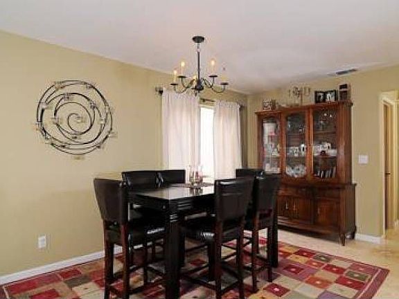 5th image of 2763 King Edward Dr