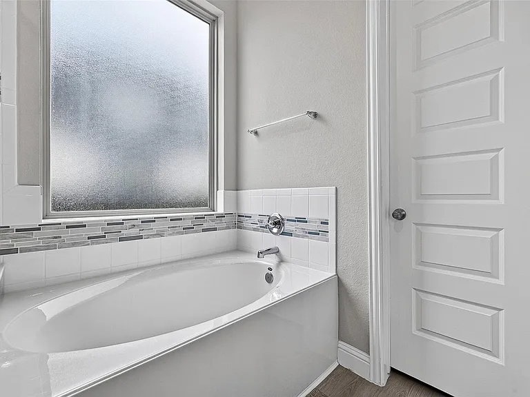 6506 Tiburon Lakes Dr — Photo 24