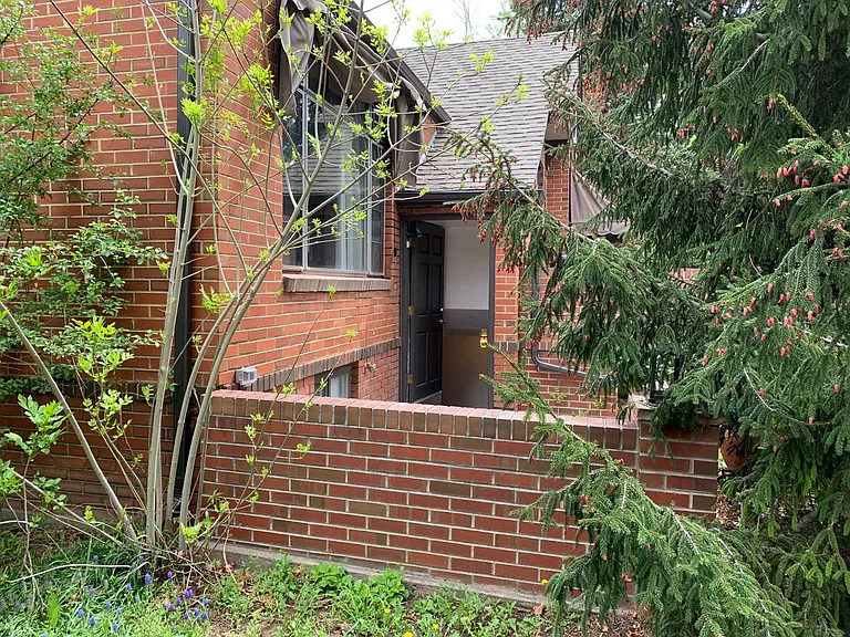 1422 W Oak St — Photo 31