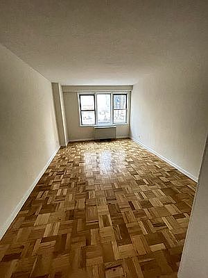 4th image of 301 W 45th St #704