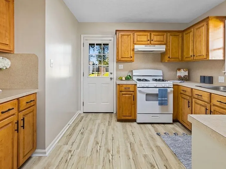 207 N Johnson St — Photo 6