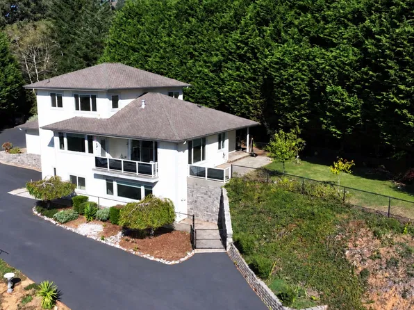 845 Marina Heights Rd, Brookings, OR 97415