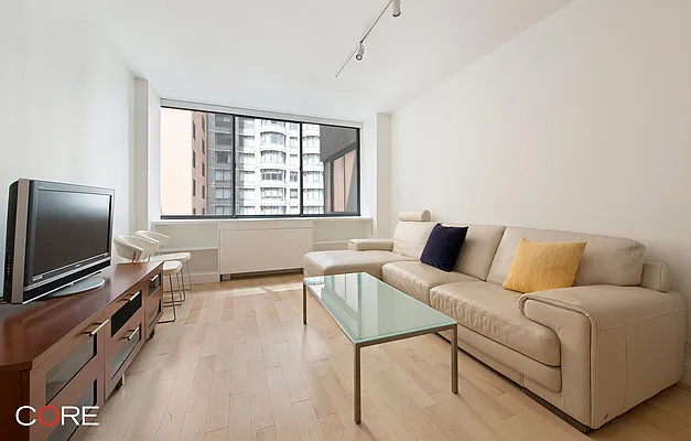 Rented by CORE | media 6