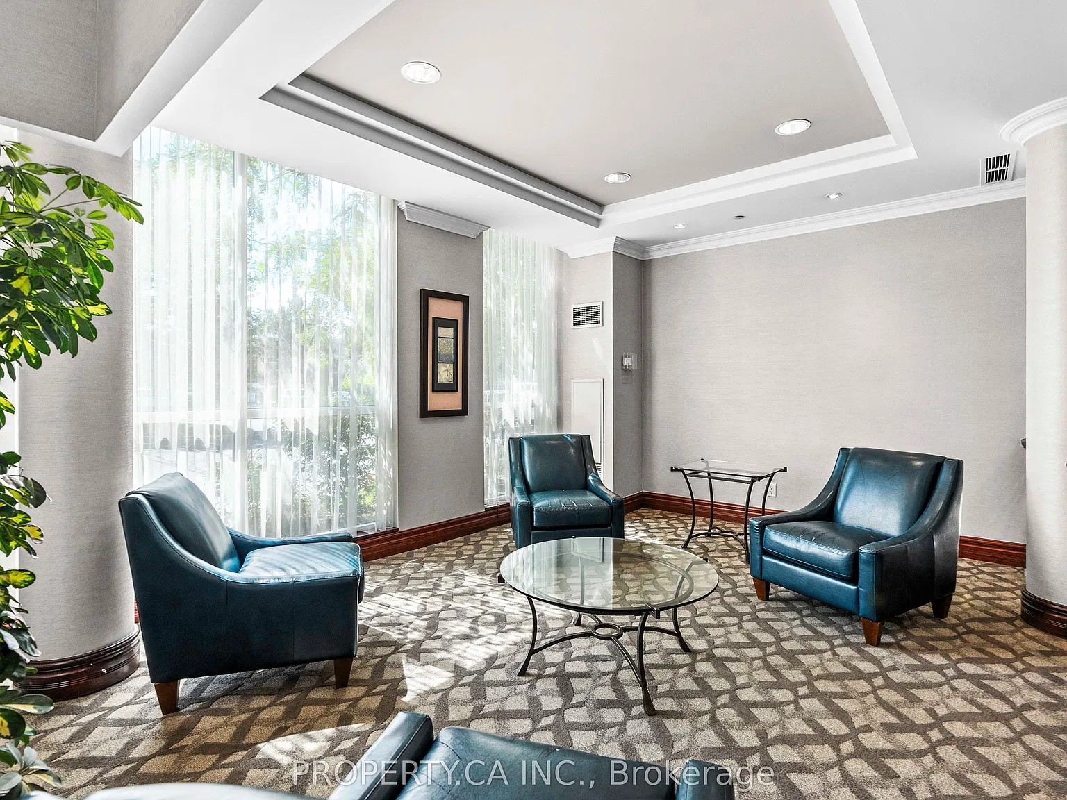 Parkway Place — Photo 3