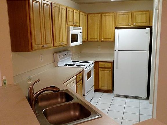 3rd image of 5721 Bentgrass Dr Unit 102