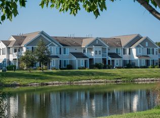 2011 Farmington Lakes Dr APT 12, Oswego, IL 60543
