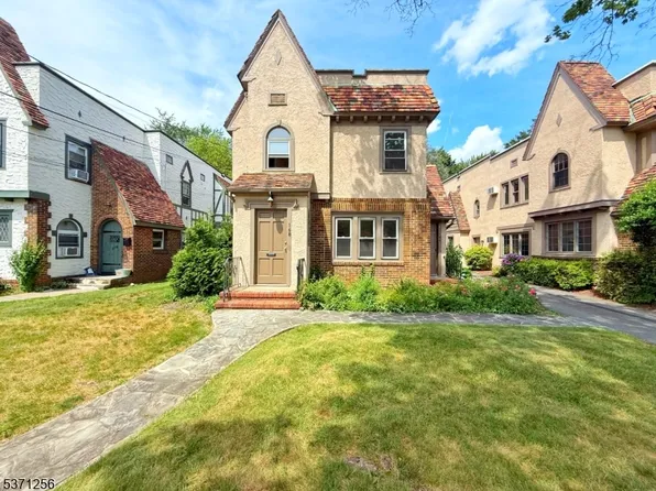 166 Washington Pl, Ridgewood, NJ 07450