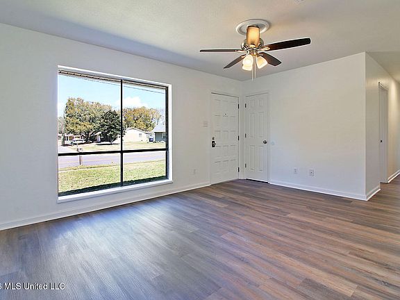 4th image of 15825 Waycross Dr