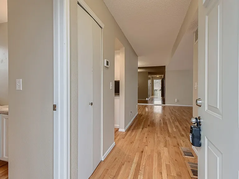 319 W Jamison Cir #17 — Photo 3