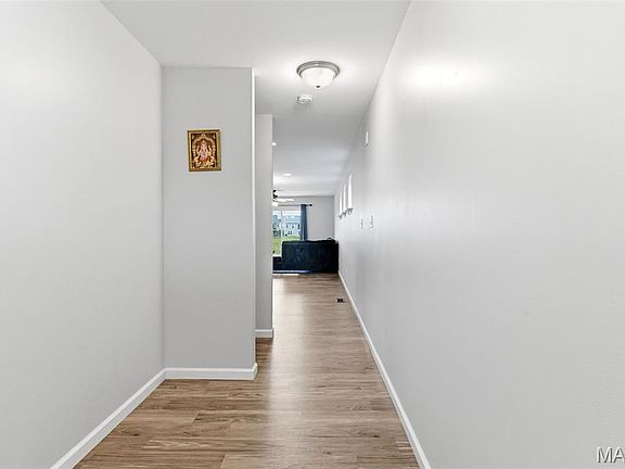 4th image of 428 Copperfield Ct