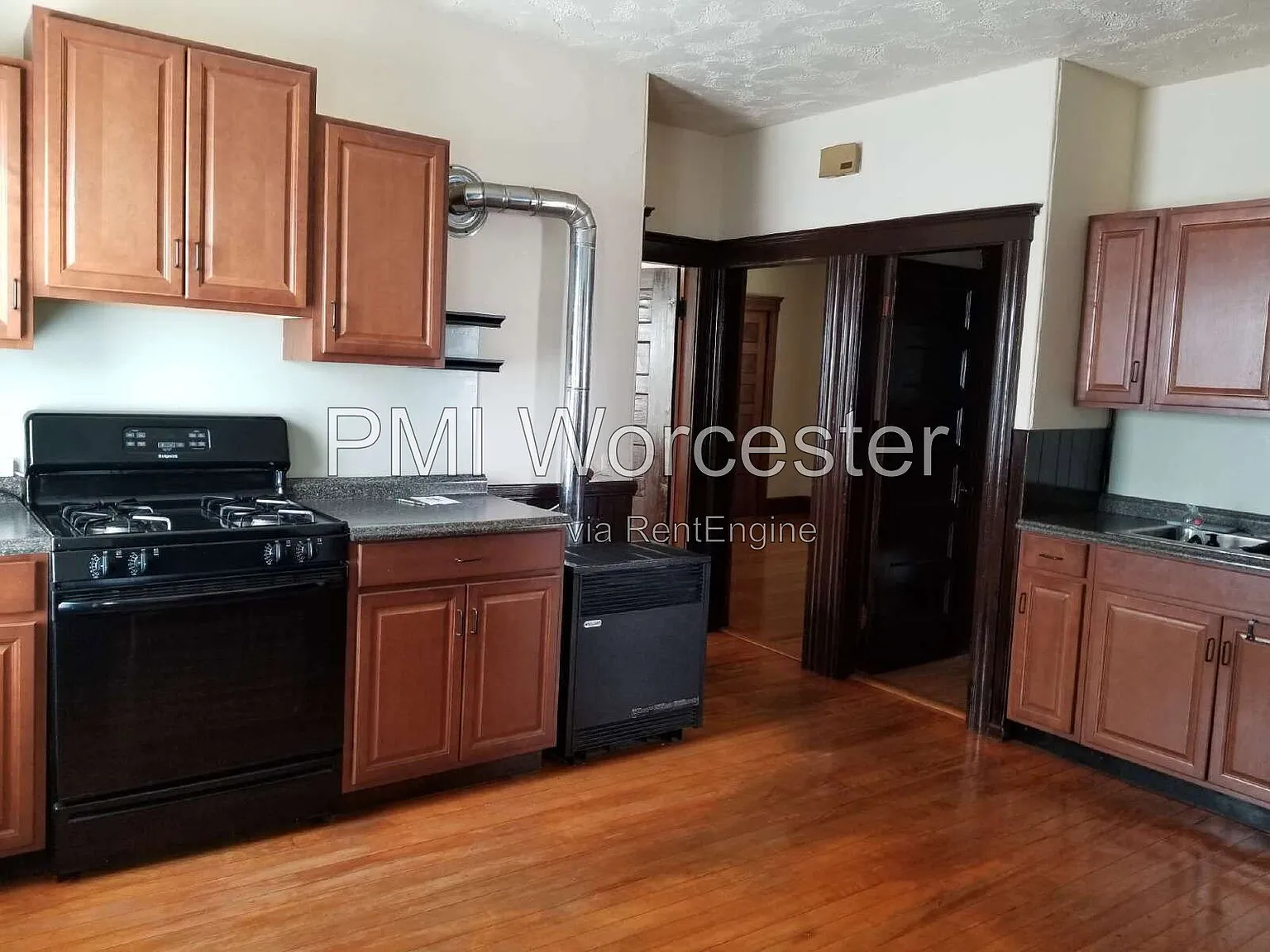 2 bed, 1.0 bath, $1,590 — Photo 3