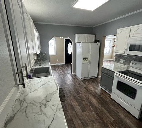 5th image of 124 Couture Avenue