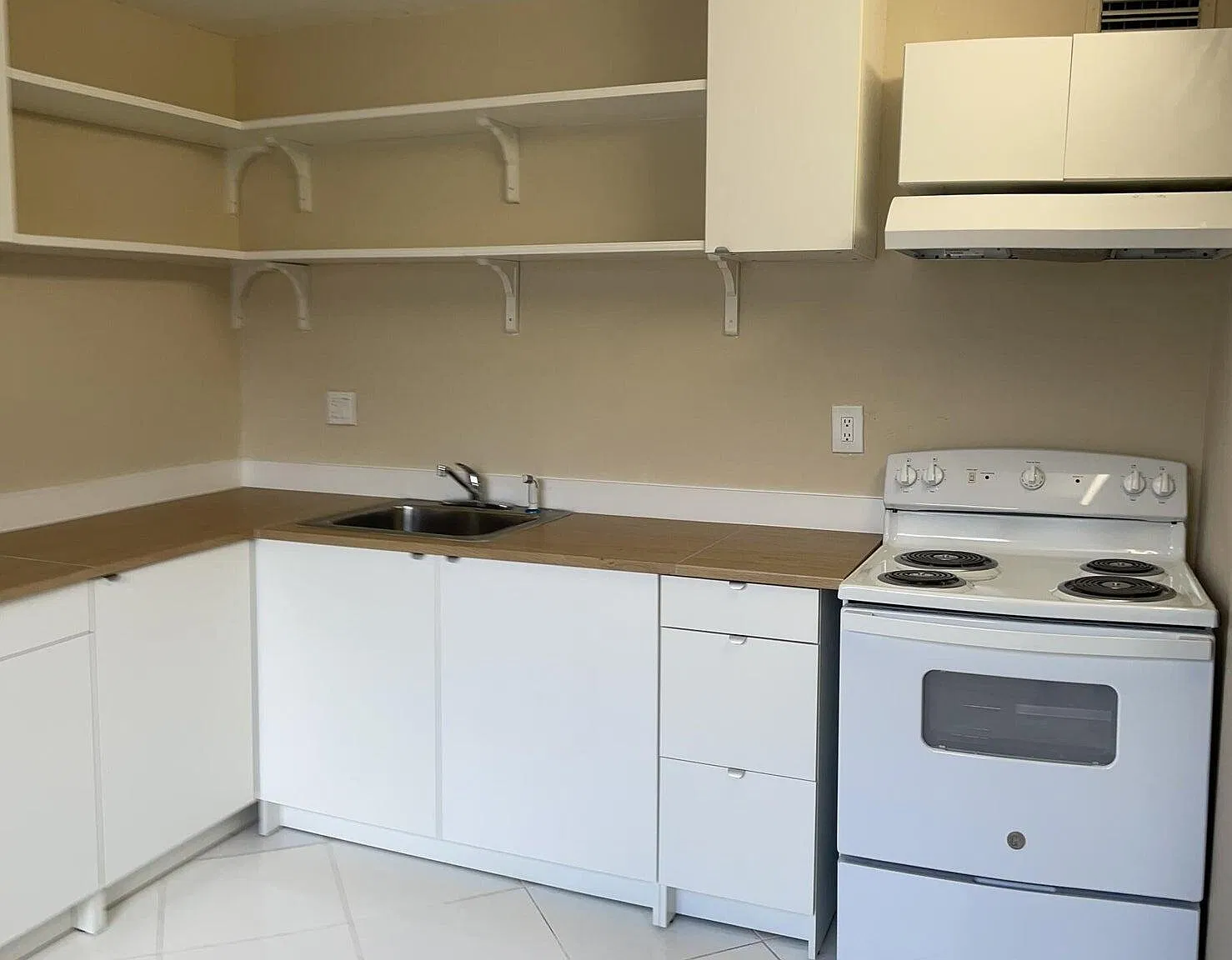 1 bed, 1.5 bath, 792 sqft, $1,700 — Photo 1