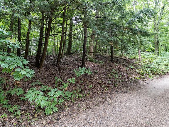 2nd image of Fernwood Dr