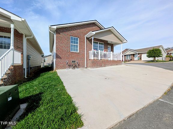 2nd image of 1028 Park Boulevard Cir