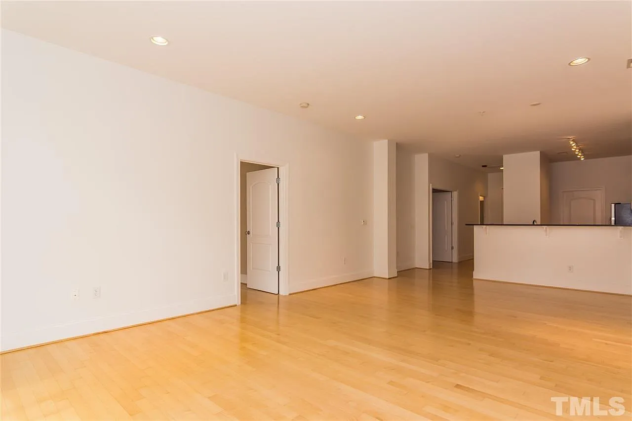 2 bed, 2.0 bath, 1387 sqft, $2,225 — Photo 4