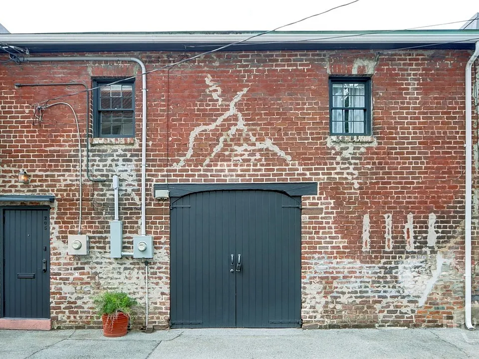 205 W Jones Ln