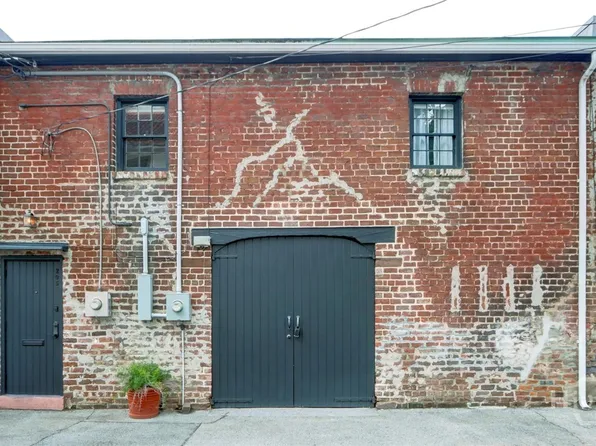 205 W Jones Ln, Savannah, GA 31401