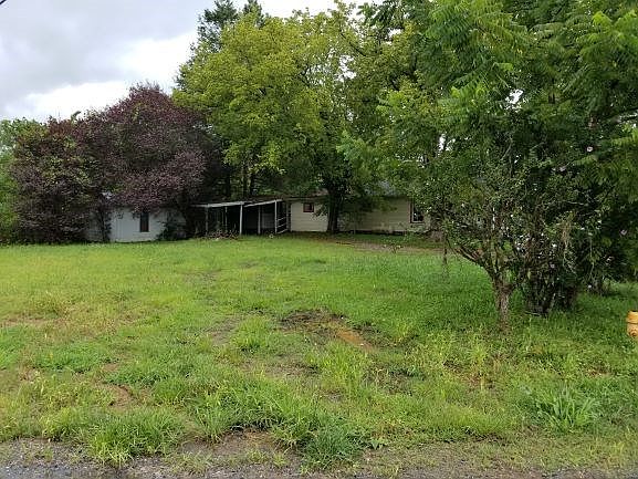 2nd image of 194 Tatham St